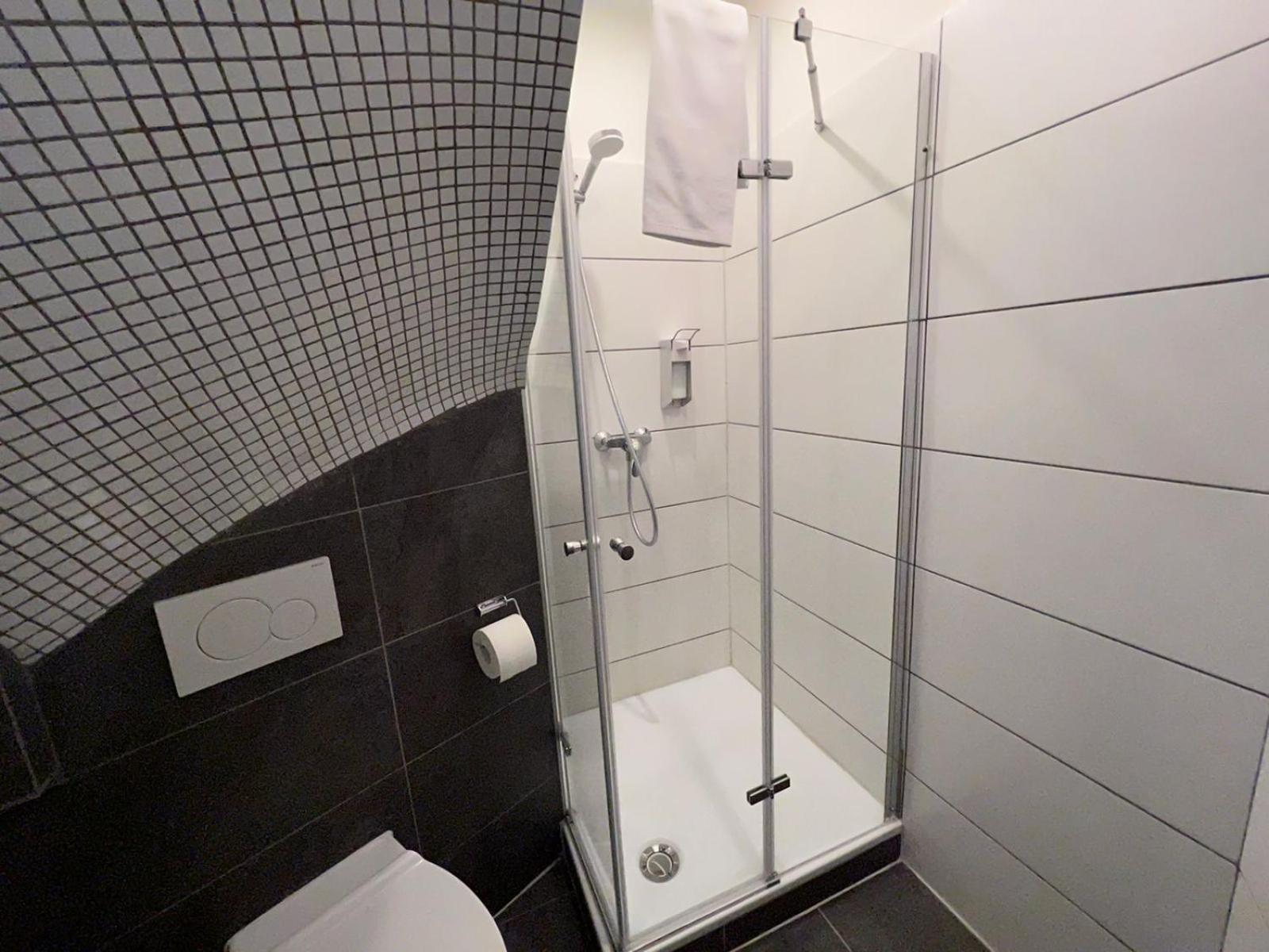 Hotel City Meetpoint Hamburg-Harburg Rum bild
